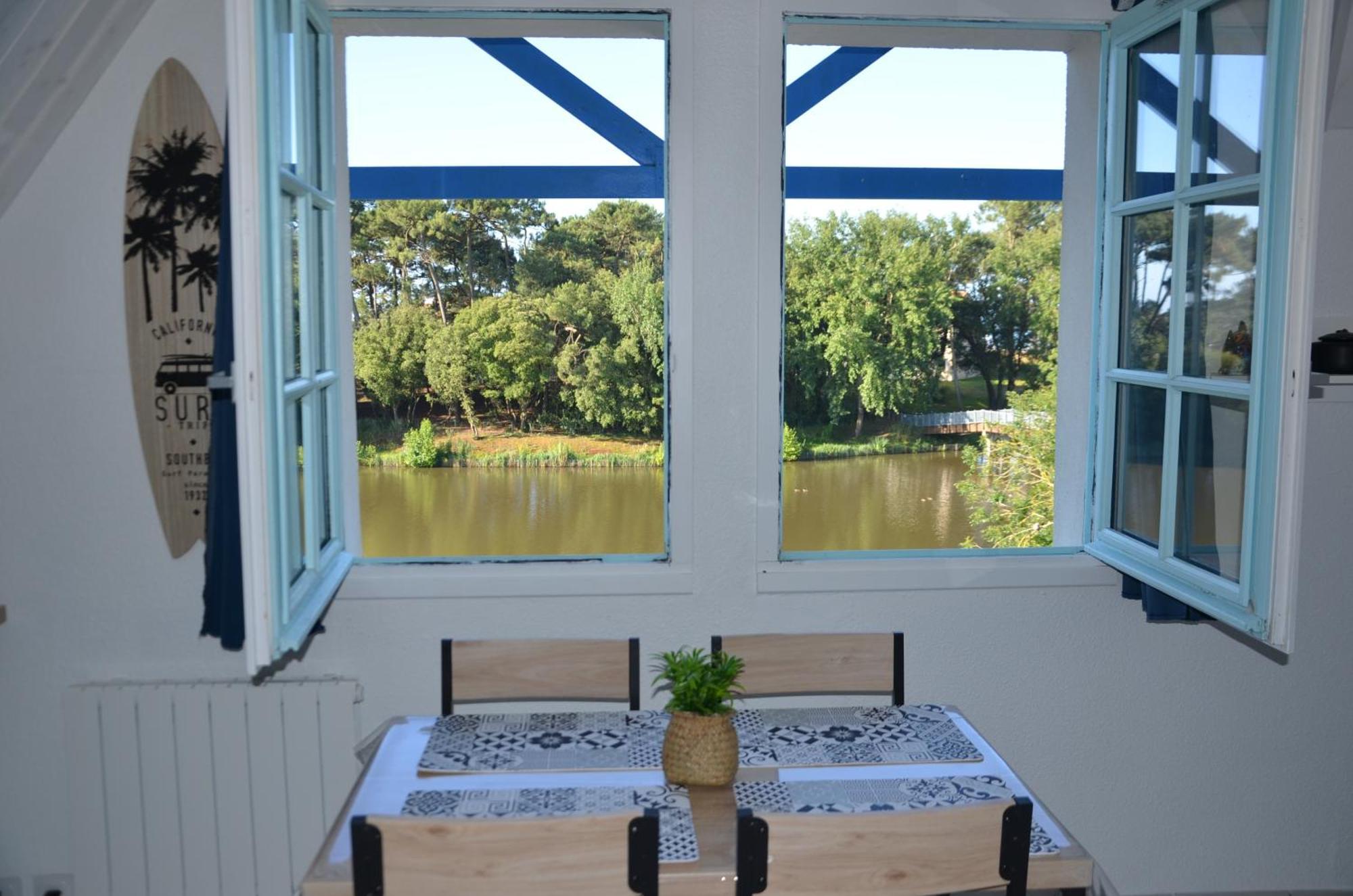 A Port Bourgenay, Vue Sur Lac, Au Pied D'un Parc Aquatique *